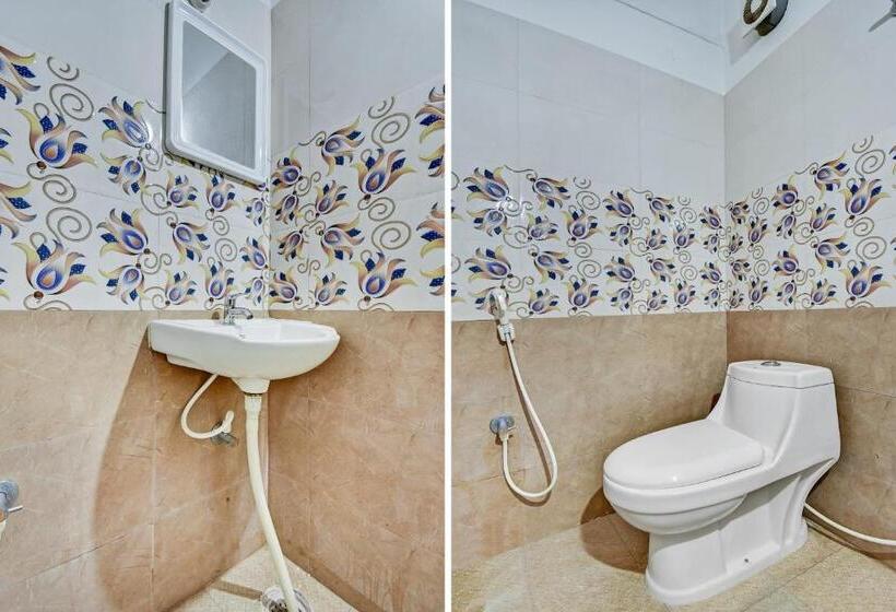 בית מלון כפרי Oyo 75132 K N Residency