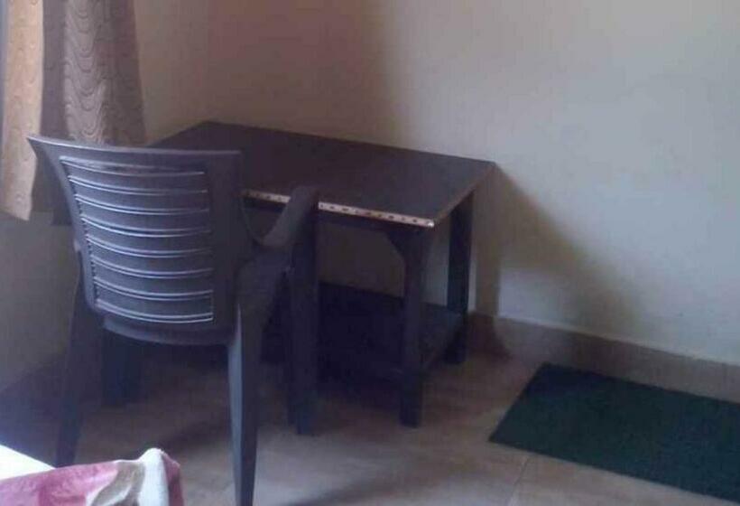 酒店 Radhika Palace