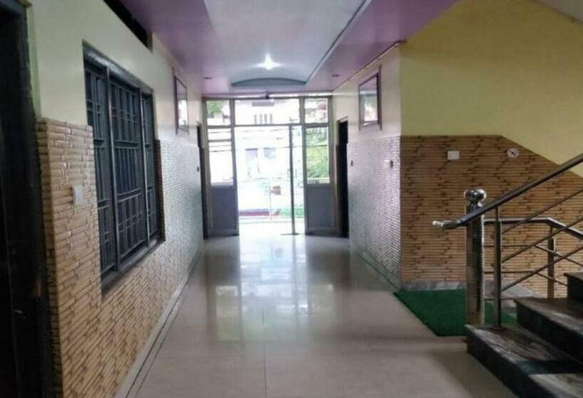 酒店 Radhika Palace