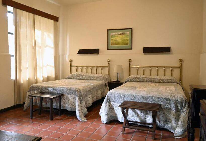 בית מלון כפרי Rancho El Morillo