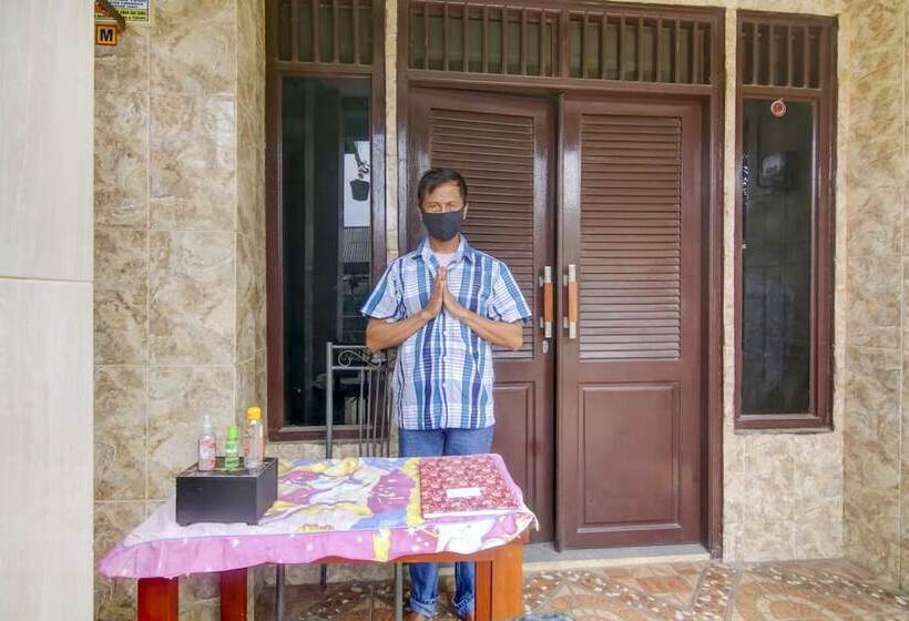 호텔 Puspita Depok