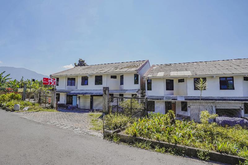 ホテル Villa Puncak Agape Near Cipanas Mitra Reddoorz