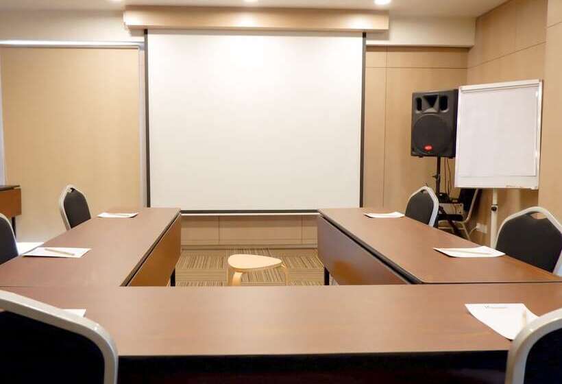 호텔 Swissbelexpress Cilegon