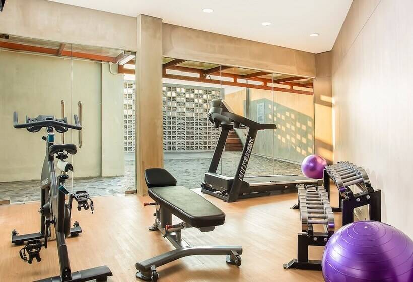 호텔 Swissbelexpress Cilegon