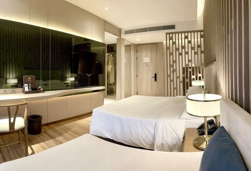 Отель Symphony Of The Sea