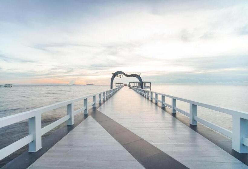 Отель Symphony Of The Sea