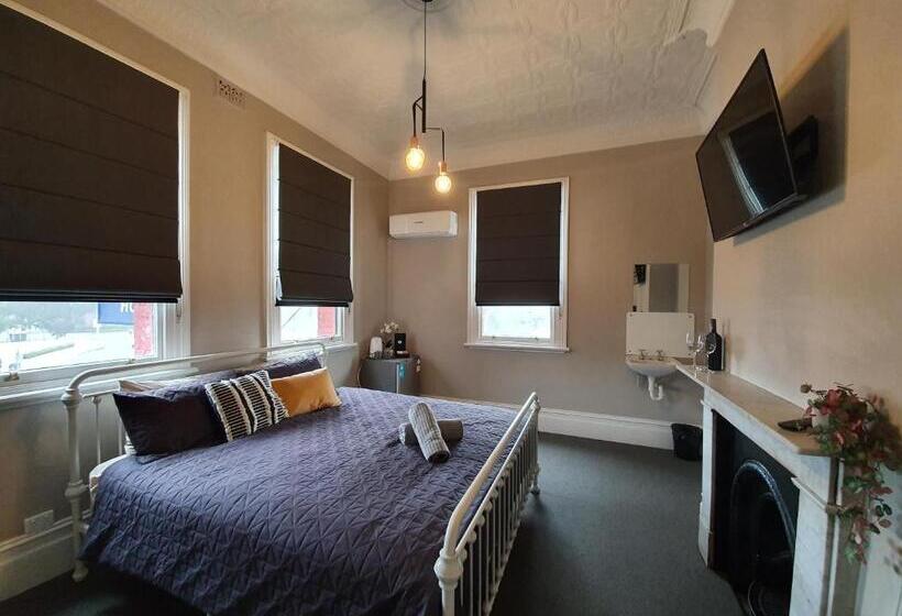 בית מלון כפרי The Royal