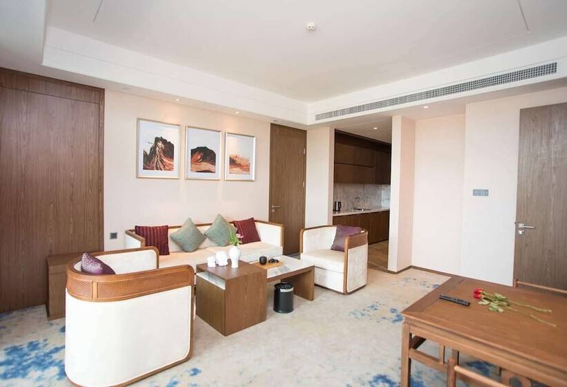 Отель Wyndham Grand Plaza Royale Zhaotong