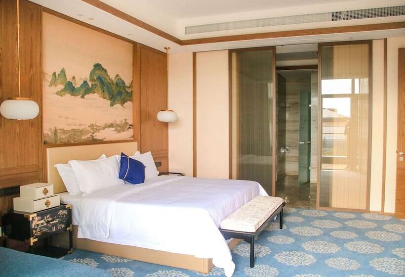 Отель Wyndham Grand Plaza Royale Zhaotong