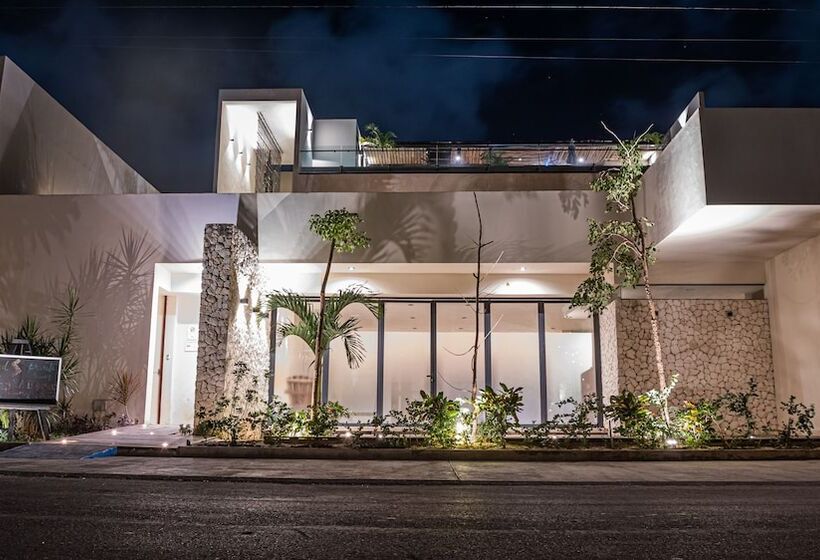 Moonshine Tulum Hotel & Hostel