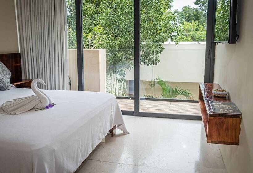 Moonshine Tulum Hotel & Hostel