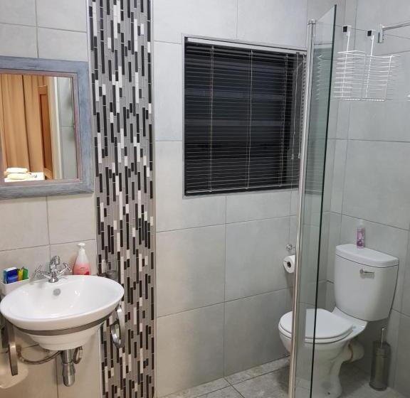 بنسيون Huis Van Seisoene