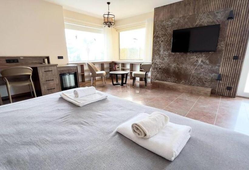 Farrys Boutique Hotel & Beach Club   Yalıkavak