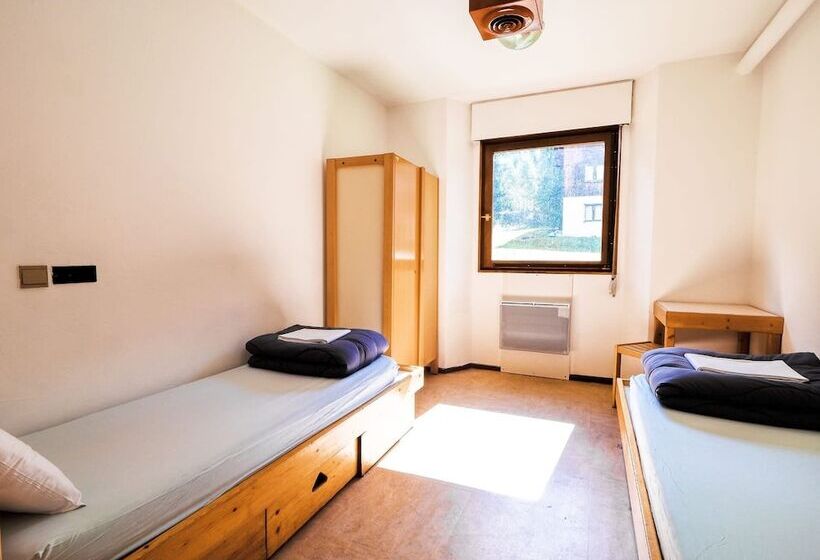 Общежитие Auberge De Jeunesse Hi Chamonix