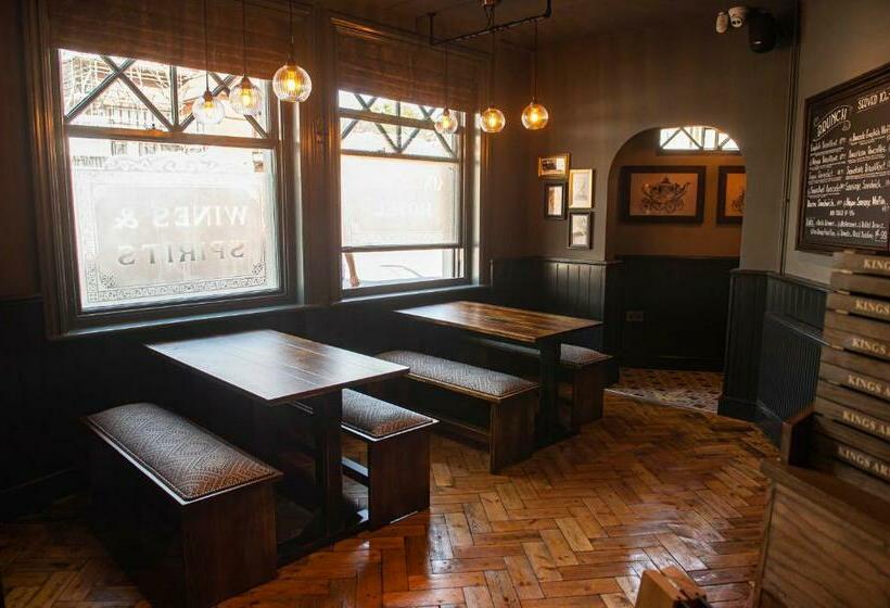 הוסטל Kings Arms