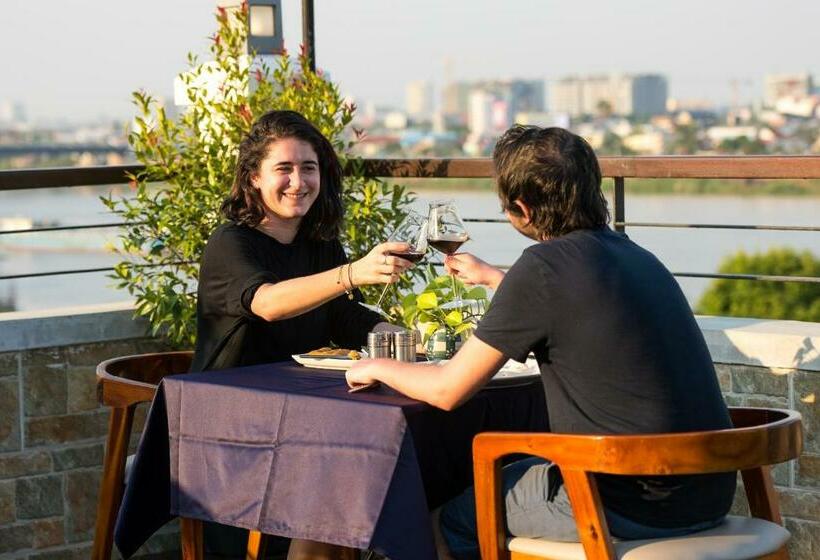 הוסטל Pooltop Phnom Penh