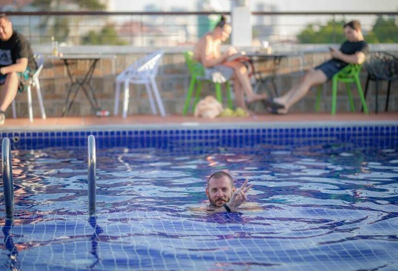 הוסטל Pooltop Phnom Penh