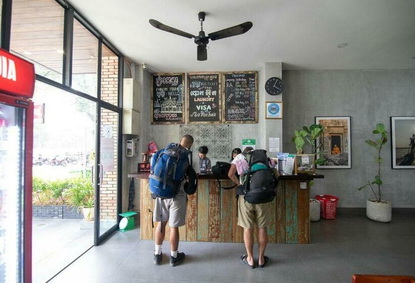 הוסטל Pooltop Phnom Penh