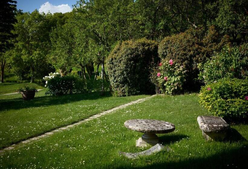 민박 Montauto Suites