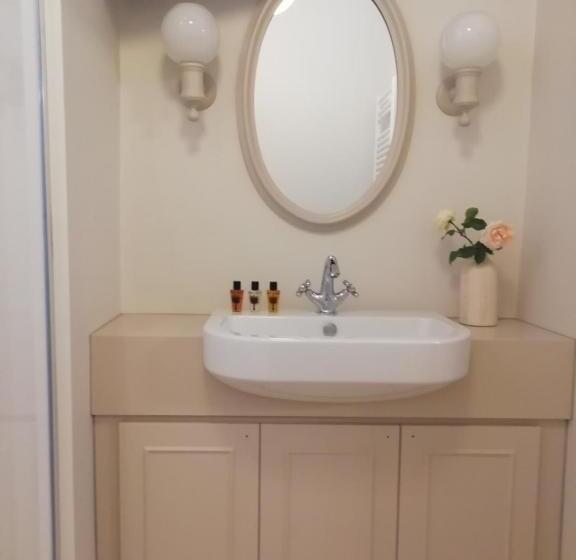 민박 Montauto Suites