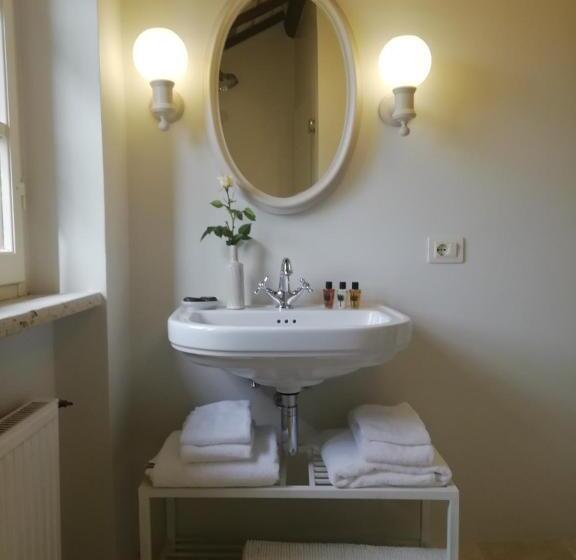 민박 Montauto Suites