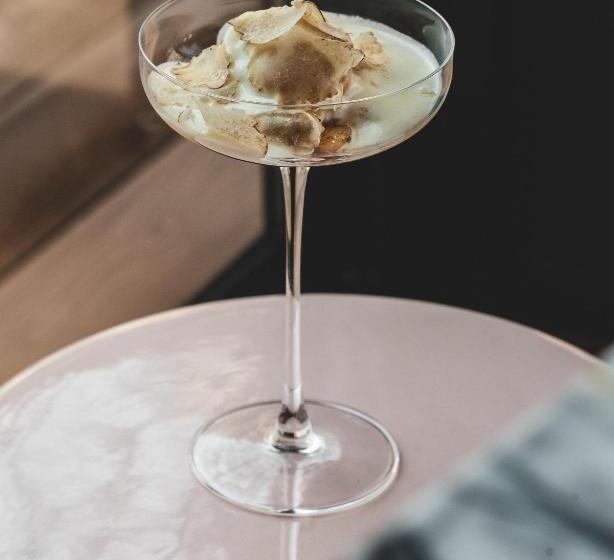 ベッドアンドブレックファースト Room42   Suites & Apartments