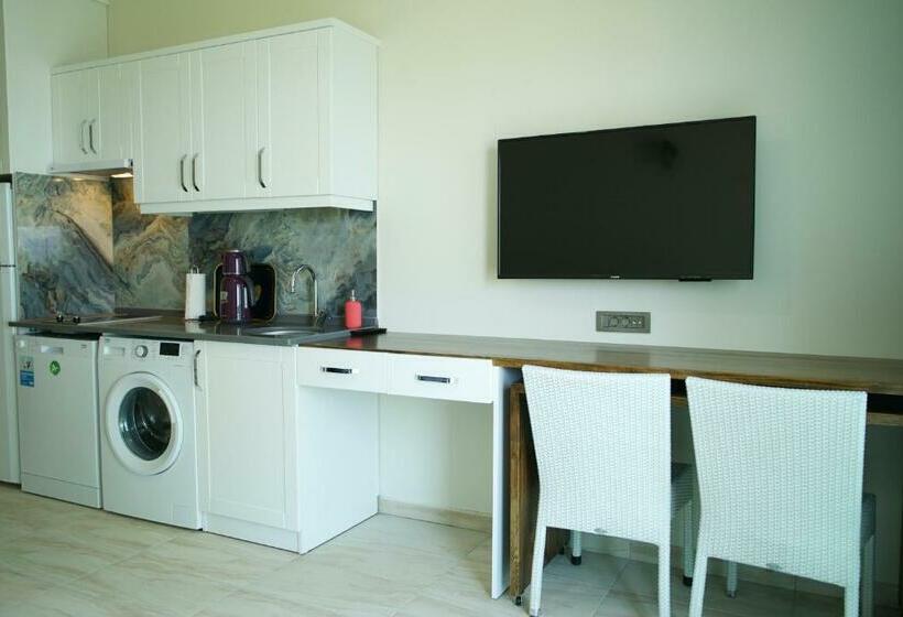 Dolunay Suit & Beach