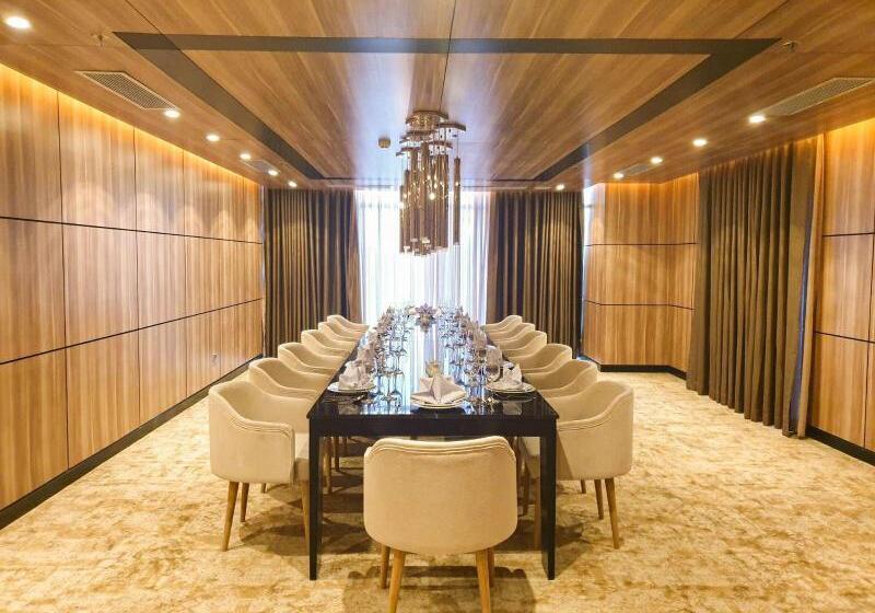 هتل Diamond Stars Ben Tre