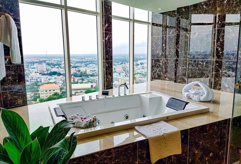 هتل Diamond Stars Ben Tre