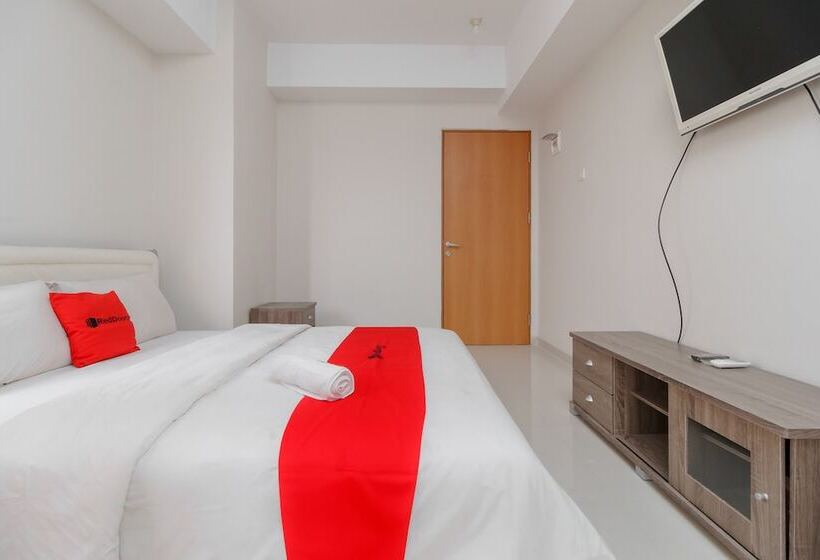 Hotel Reddoorz Apartemen @ Green Lake View Cimanggis