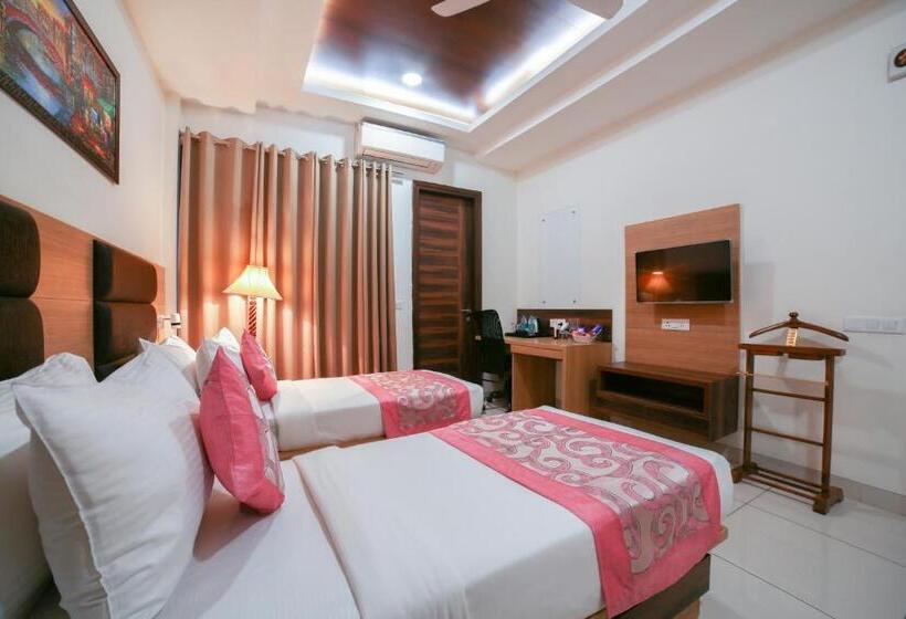 Отель Grand Regency   Delhi Airport