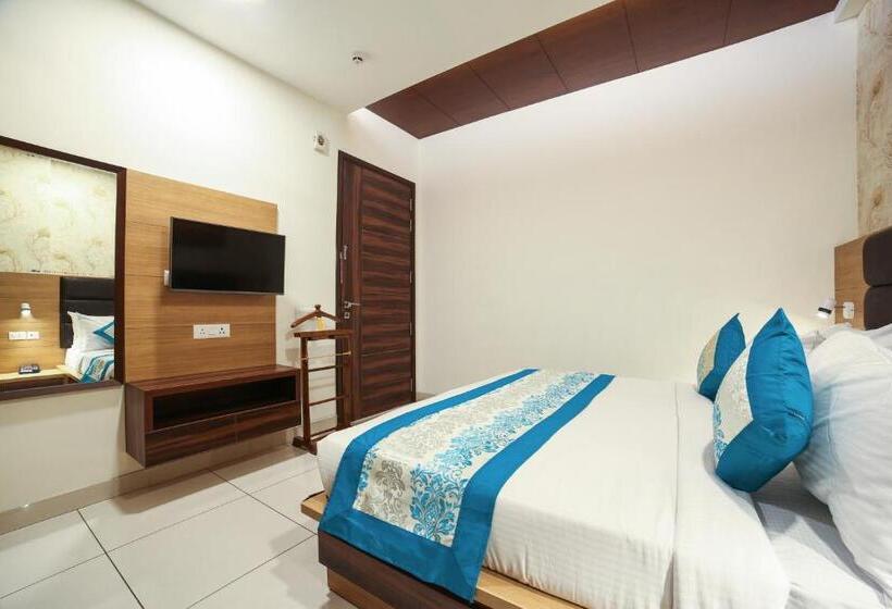 Отель Grand Regency   Delhi Airport