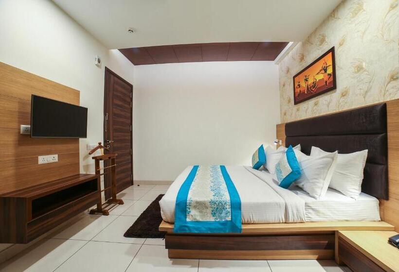 Отель Grand Regency   Delhi Airport