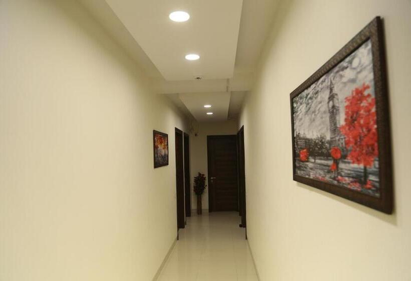 Отель Grand Regency   Delhi Airport