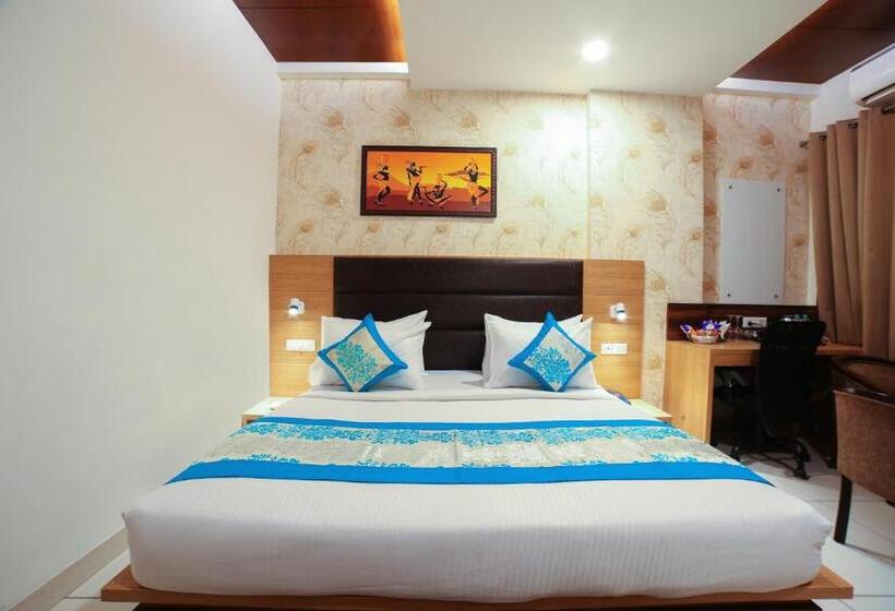 Отель Grand Regency   Delhi Airport