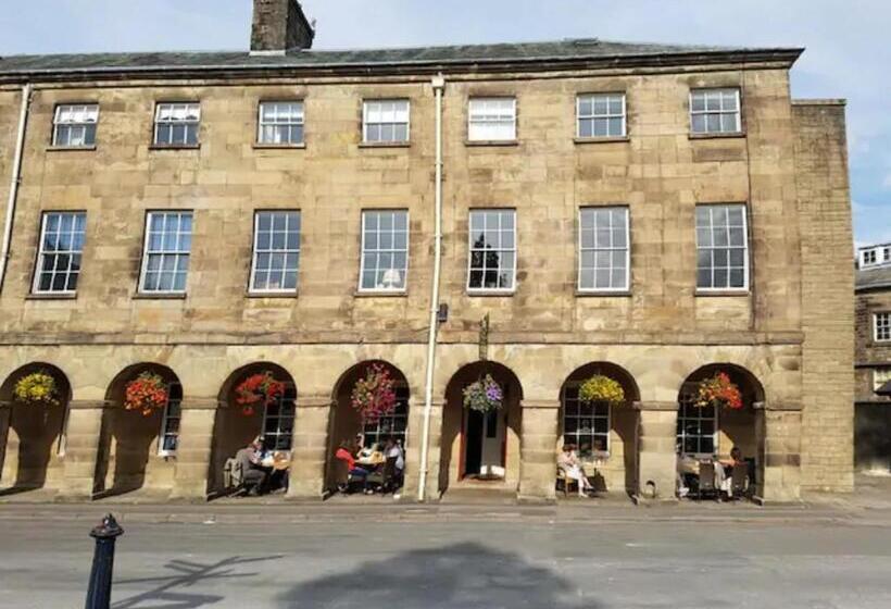 هتل No 6 The Square Tearooms & Accommodation