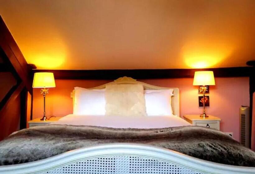 هتل No 6 The Square Tearooms & Accommodation