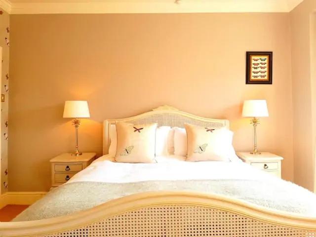 هتل No 6 The Square Tearooms & Accommodation