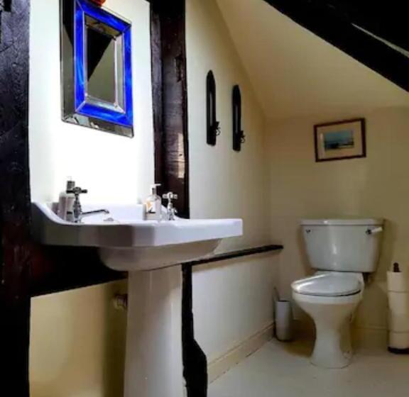 هتل No 6 The Square Tearooms & Accommodation