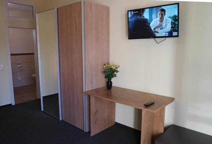 Отель Pension Am Waldguertel