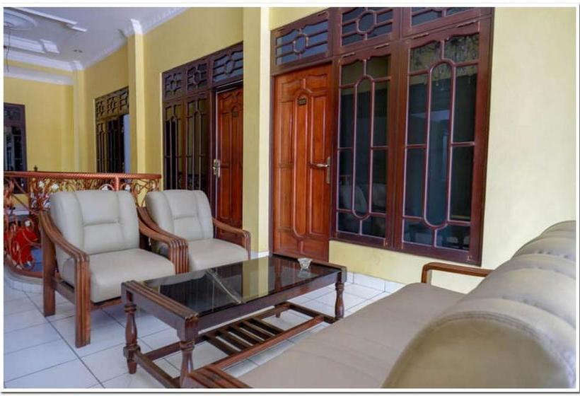 호텔 Puspa Indah Guesthouse Redpartner