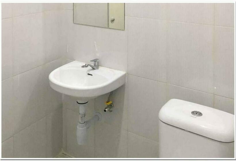 Отель Reddoorz @ Simpang Pos Medan