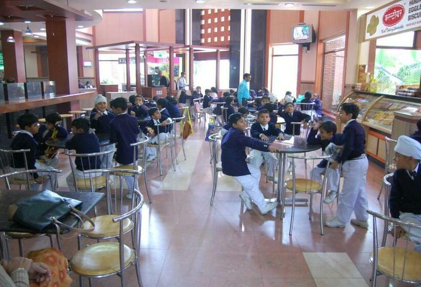 فندق على الطريق Savoy Greens Karnal