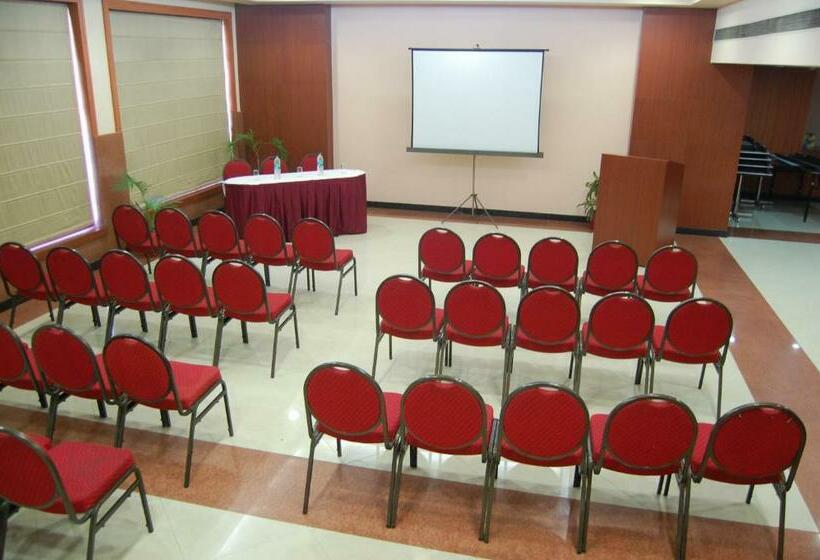 فندق على الطريق Savoy Greens Karnal