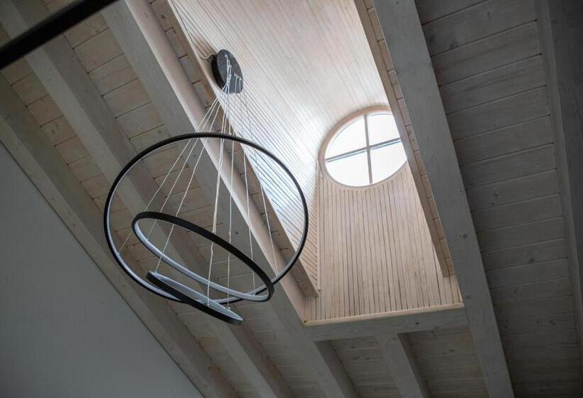 Oysters & Bubbles Gastro Hotel. Rynok Square