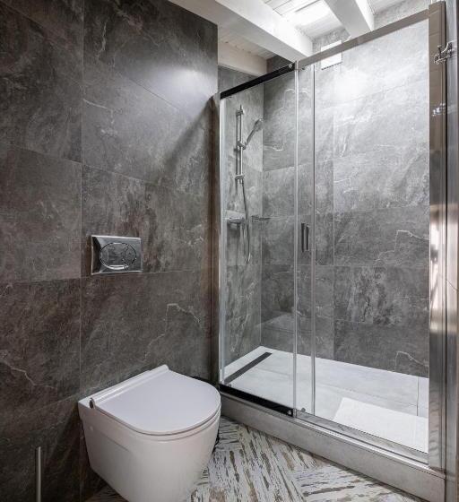 Oysters & Bubbles Gastro Hotel. Rynok Square