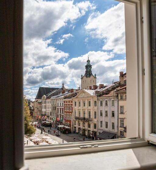 Oysters & Bubbles Gastro Hotel. Rynok Square