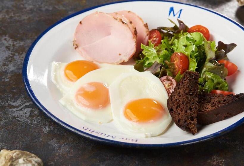 Oysters & Bubbles Gastro Hotel. Rynok Square