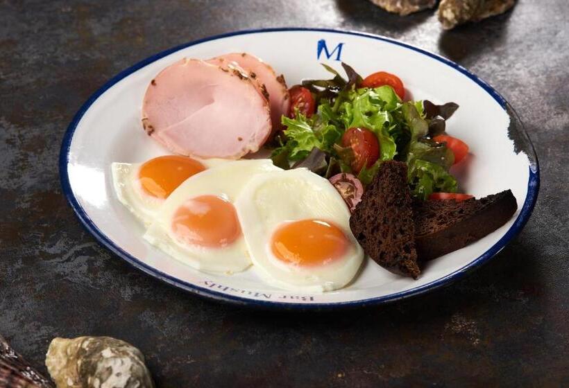 Oysters & Bubbles Gastro Hotel. Rynok Square