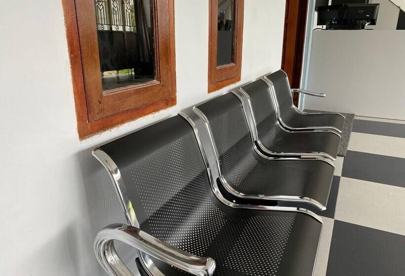 ペンション Khalisa Home Syariah Pontianak